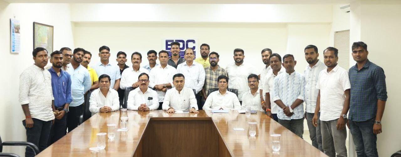 CM Meets Dhangar Community Over Rights Issues